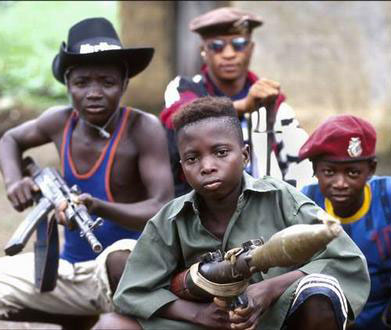 Noticia de Politica 24h: Save the Children. Al menos 15 países siguen reclutando niños y niñas soldados 