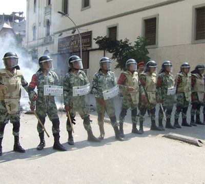 Noticia de Politica 24h: Las fuerzas de seguridad egipcias siguen matando manifestantes con las mismas tcticas que Mubarak