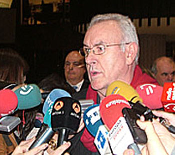 Noticia de Politica 24h: Cayo Lara No revalorizar las pensiones es inconstitucional y quita cerca de 4.000 millones de euros a los pensionistas