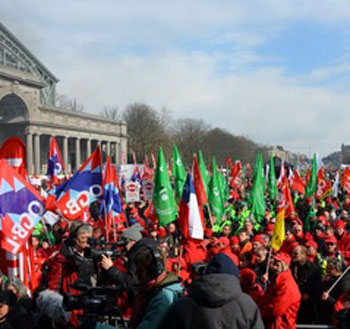 Noticia de Politica 24h: CCOO: Miles de manifestantes exigen el fin de las polticas de austeridad y los recortes