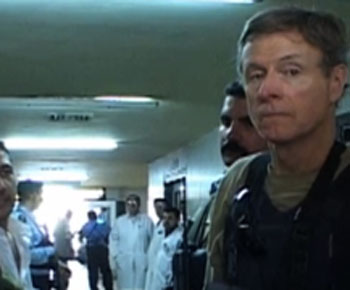 Noticia de Politica 24h: Democracy Now! Investigacin de la BBC y The Guardian usa WikiLeaks para vincular centros de tortura en Irak con Cor. Steele & Gen. Petraeus