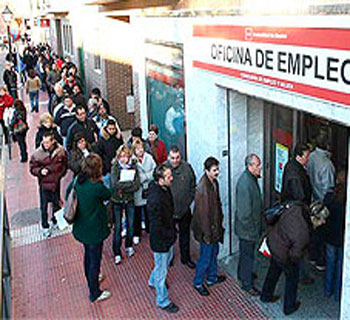 Noticia de Politica 24h: El pequeo descenso del paro en menos de 5.000 personas no puede tapar el fracaso que acarrea la reforma laboral de Rajoy