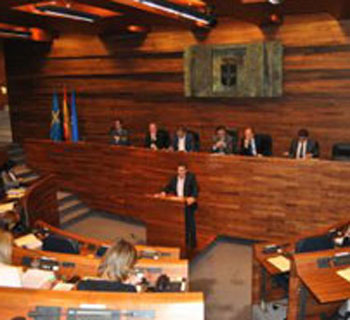 Noticia de Politica 24h: El Parlamento de Asturias aprueba, por primera vez y a iniciativa de IU, una propuesta para reformar la Constitucin