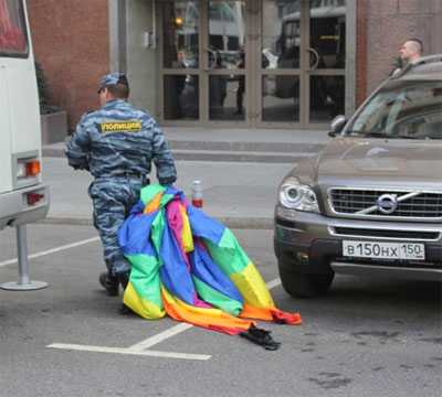 Noticia de Politica 24h: Federacin Rusa: Activistas gays detenidos a pesar de ser vctimas de violencia