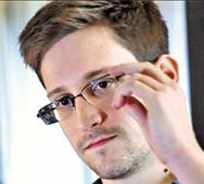 Noticia de Politica 24h: EQUO denuncia las mentiras del gobierno espaol para negar el asilo a Snowden y reclama que se le proteja 