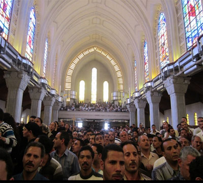 Noticia de Politica 24h: Egipto: Las fuerzas de seguridad abandonan a cristianos coptos durante un ataque mortal en Luxor