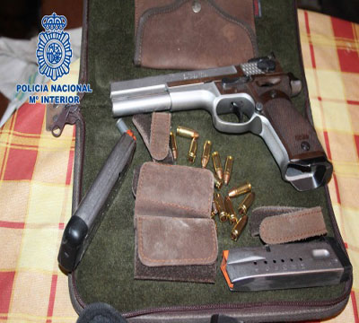 Noticia de Politica 24h: La Policía Nacional interviene 14 armas de fuego, más de 6.300 cartuchos, varios kilos de vainas y pólvora a un grupo organizado dedicado a la venta de armas prohibidas