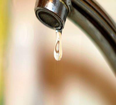 Noticia de Politica 24h: El 80% de los usuarios considera que paga demasiado por las tarifas de agua, segn una encuesta de FACUA